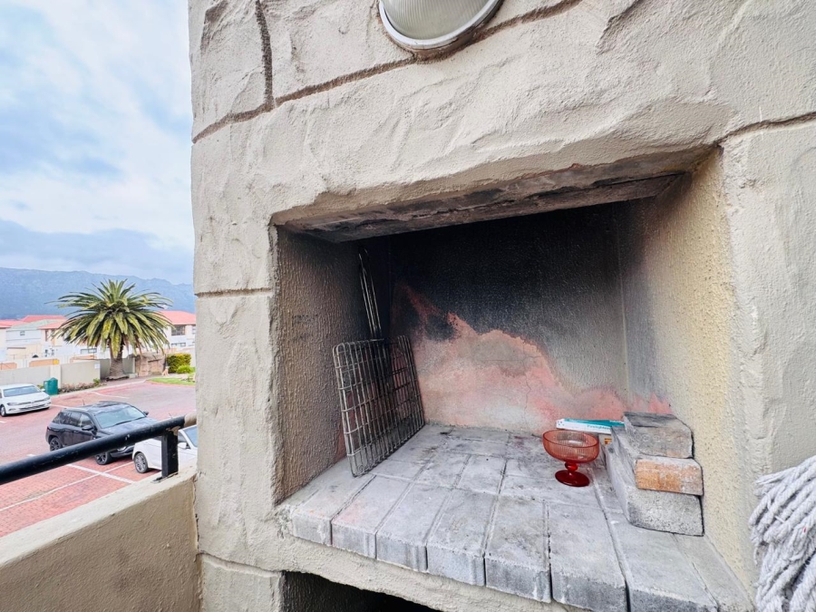 2 Bedroom Property for Sale in Whispering Pines Western Cape